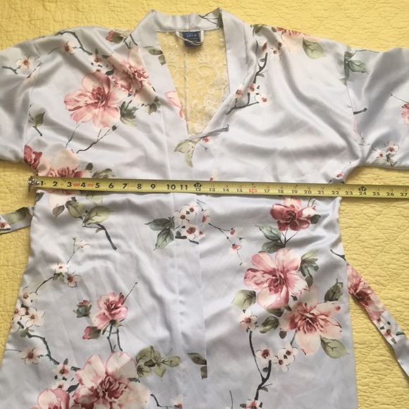 Apt. 9 Floral Satin Lace Accent Belted Wrap Robe size Medium - Picture 14 of 16